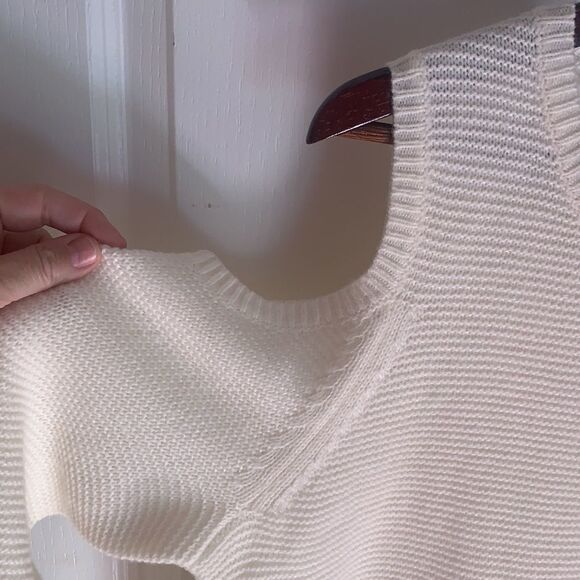 New Mossimo cream cold shoulder sweater - Picture 3 of 4